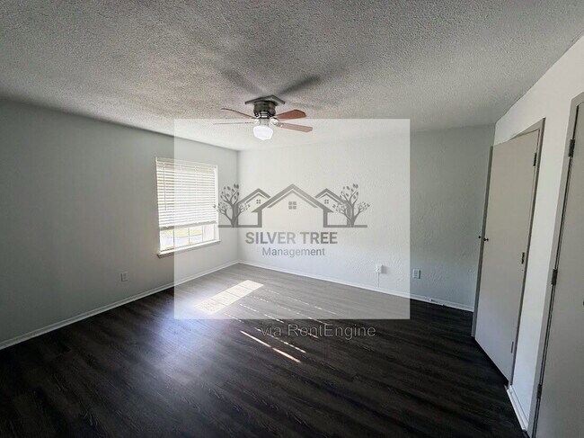Building Photo - 4820 Wellesley Ave