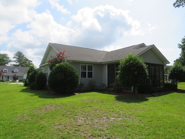 Building Photo - Hammocks at Brandywine Bay
