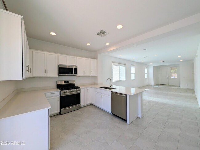 Building Photo - 9509 W Sells Dr