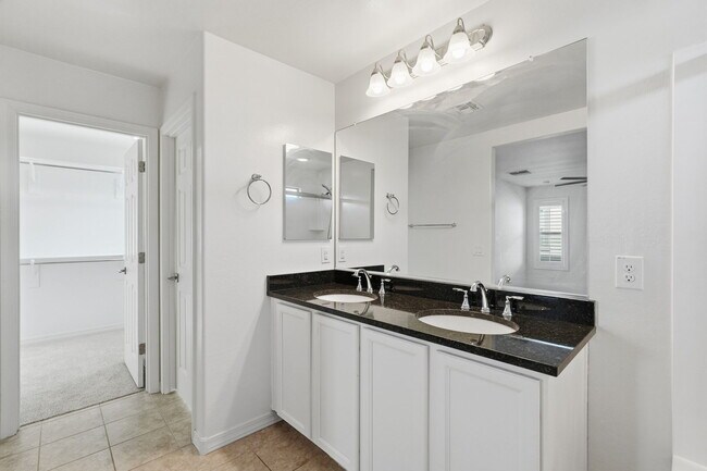 Building Photo - 1647 S 83rd Pl