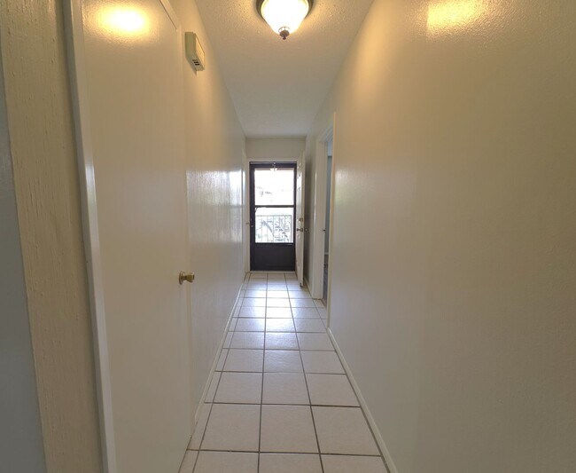 Building Photo - Get ready to fall in love with comfortable, carefree living at Courtyard Condominiums in Tyler, TX!