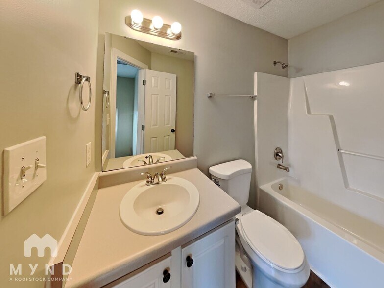 Building Photo - 405 Helleri Ct