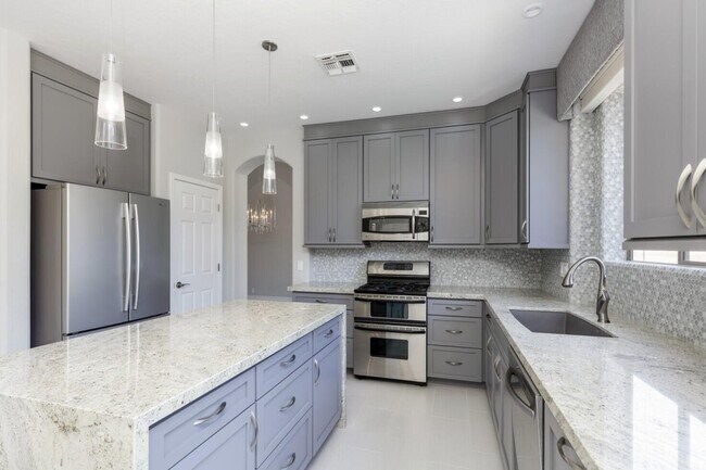Building Photo - 7647 E Los Gatos Dr