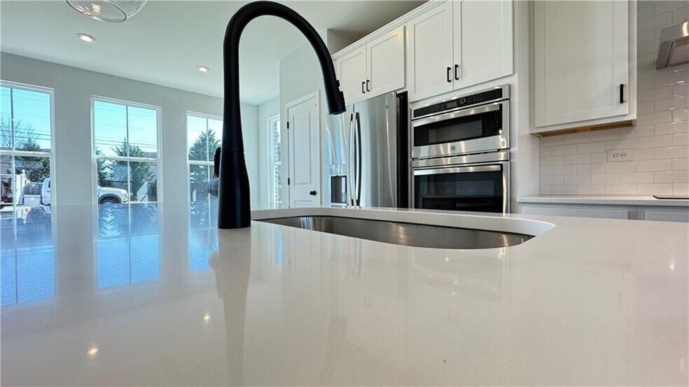 Building Photo - 1043 Bullpen Bluffs-