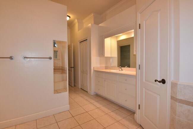 Building Photo - 2414 SW 98 Dr