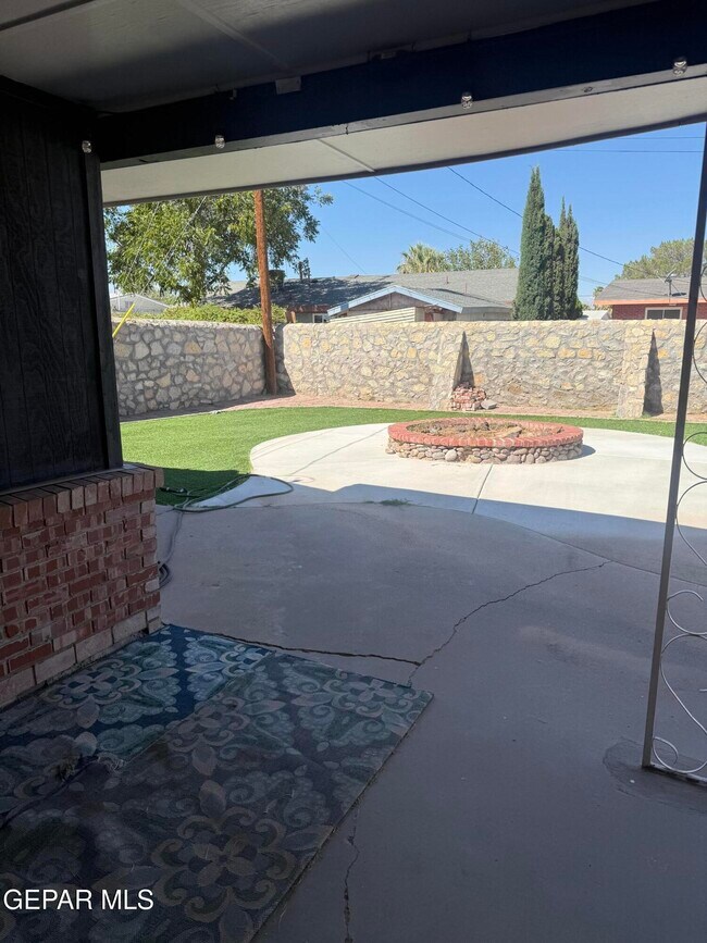 Building Photo - 3437 Kirkwall St