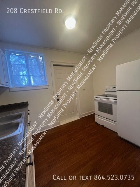 Building Photo - 208 Crestfield Rd