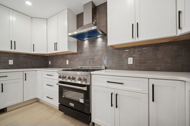 Building Photo - 134 Hillside Ave