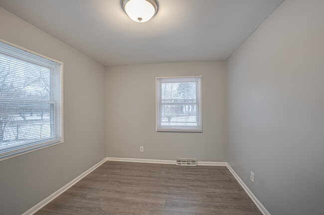 Building Photo - 2932 Cameron Ave