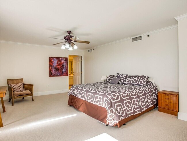 Building Photo - 4242 Lomo Alto Dr