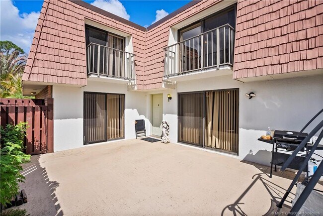 Building Photo - 2992 SW Sunset Trace Cir