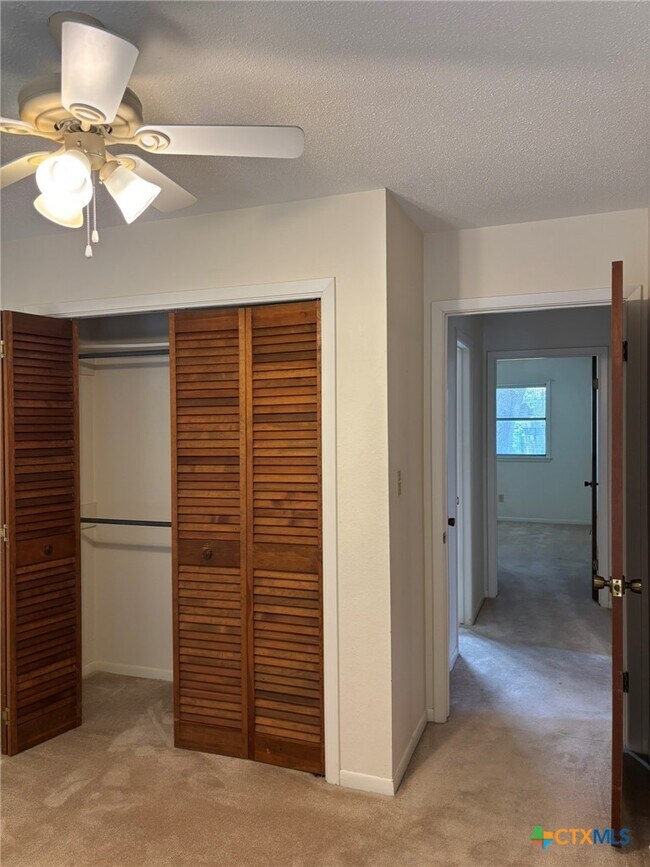 Building Photo - 417 Ivanhoe Dr