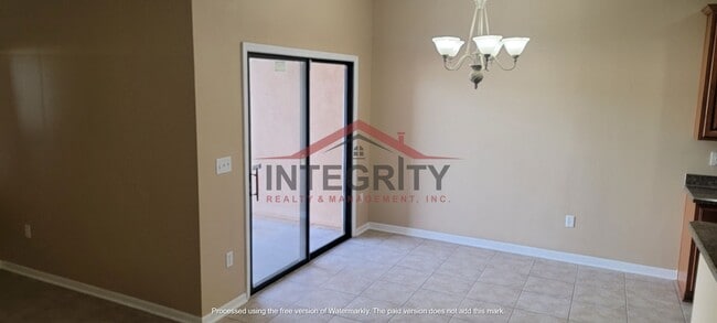 Building Photo - 3 bed/2.5 bath in Brighton Park