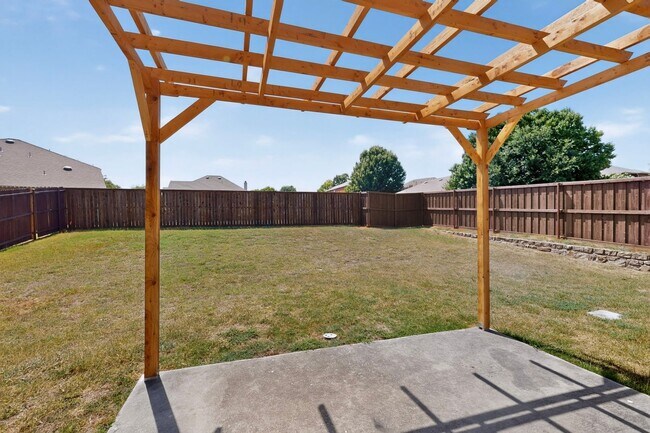 Building Photo - Spacious Renovation Ready To Be Called Home!!!