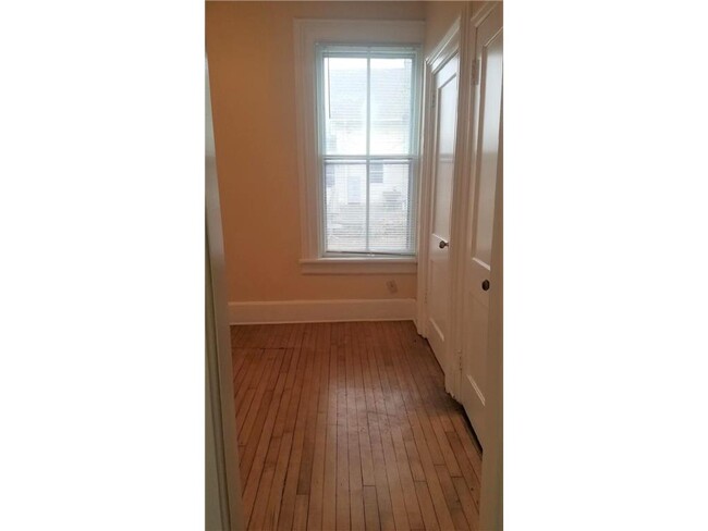 Building Photo - 517 2nd St S