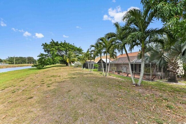 Building Photo - 5421 Helene Cir