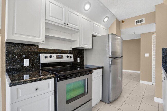 Building Photo - 1500 N Ocean Blvd