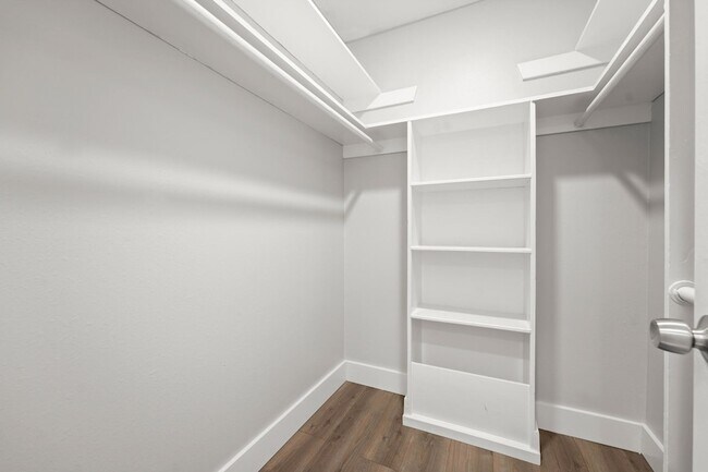 Building Photo - 6410 Chimney Creek Cir