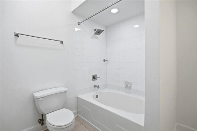 Building Photo - 3777 Peachtree Rd NE