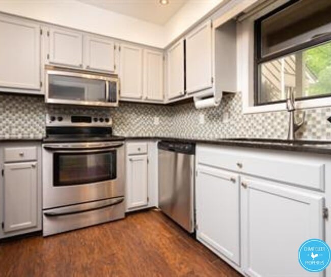 Building Photo - 108 Applecross Dr
