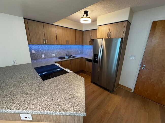 Building Photo - 2/2/2 at One Archer Lane, Mountain Views, Great Location!