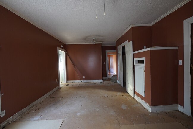 Building Photo - 606 W Tunstall St