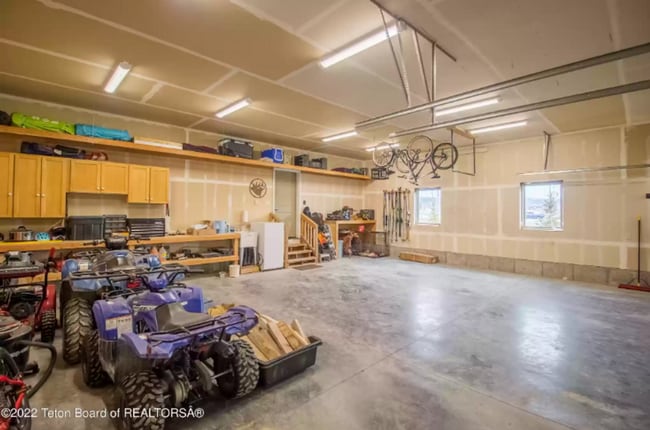 Building Photo - Stunning Seasonal Rental on 5.18 Acres – B...