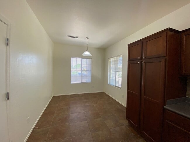 Building Photo - Available Now For Move In! Beautiful 4Bed/...
