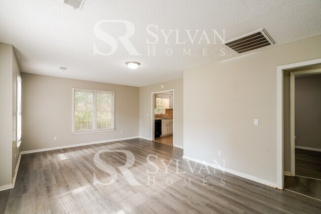Building Photo - Feel welcome in this well-maintained 4BR 2...