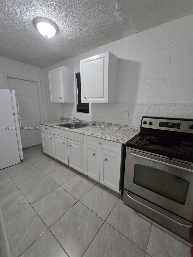 Building Photo - 626 NW 22nd Rd