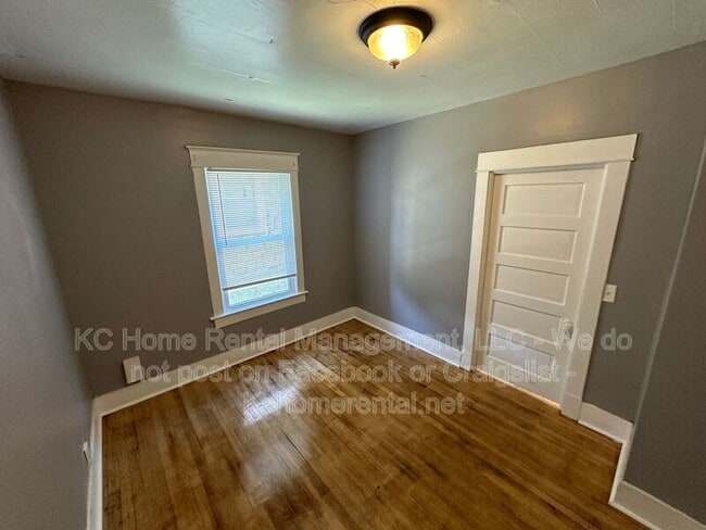 Building Photo - 5233 E 6 St