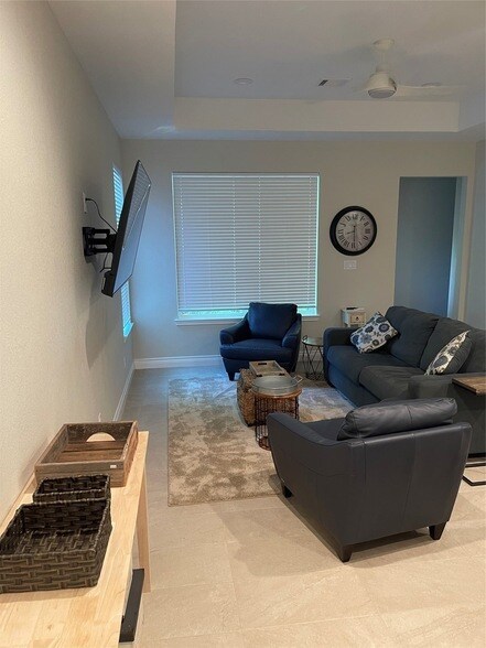 Building Photo - 11931 Lakeview Manor Dr