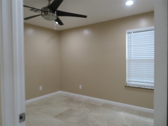 Building Photo - 7214 Corsicana St