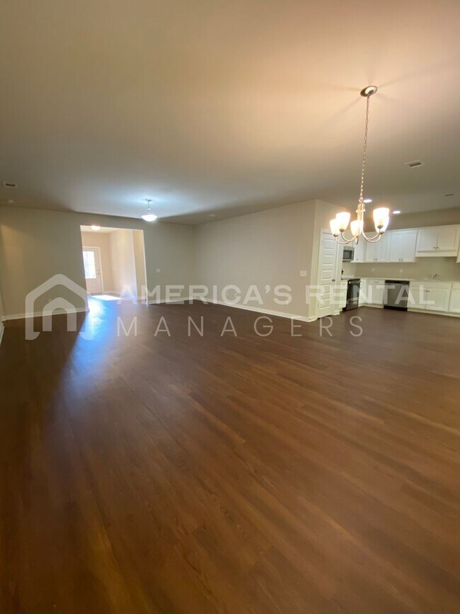 Building Photo - 10953 Woodland Dr