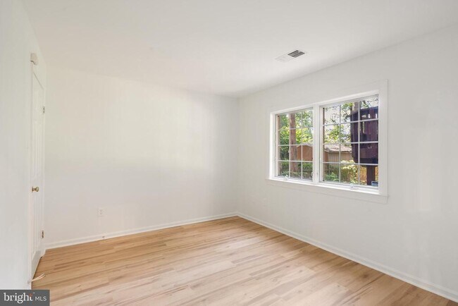 Building Photo - 1250 Pine Hill Rd