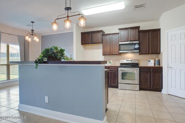 Building Photo - 106 Farmers Market Dr