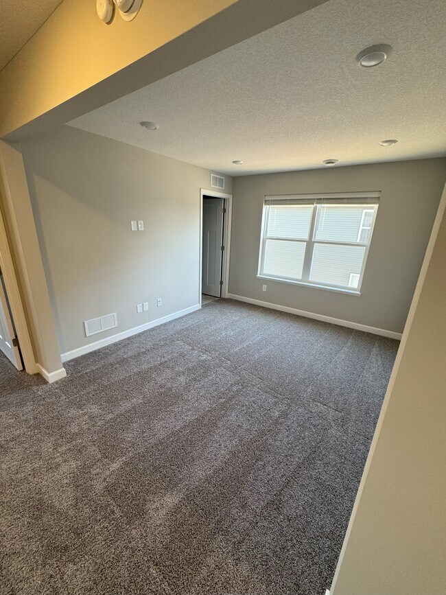 Building Photo - 10692 Burnt Rock Rd