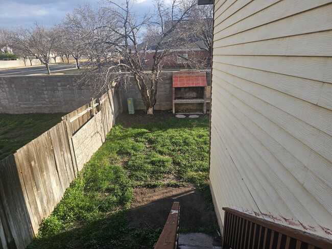 Building Photo - Check out this Beautiful 4 bedroom 2 Bathroom Home in West Valley Ut!!