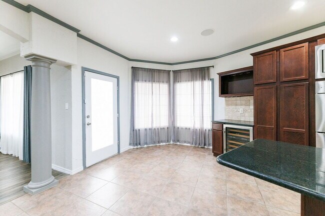 Building Photo - Spacious 3-Bedroom in Gated Community