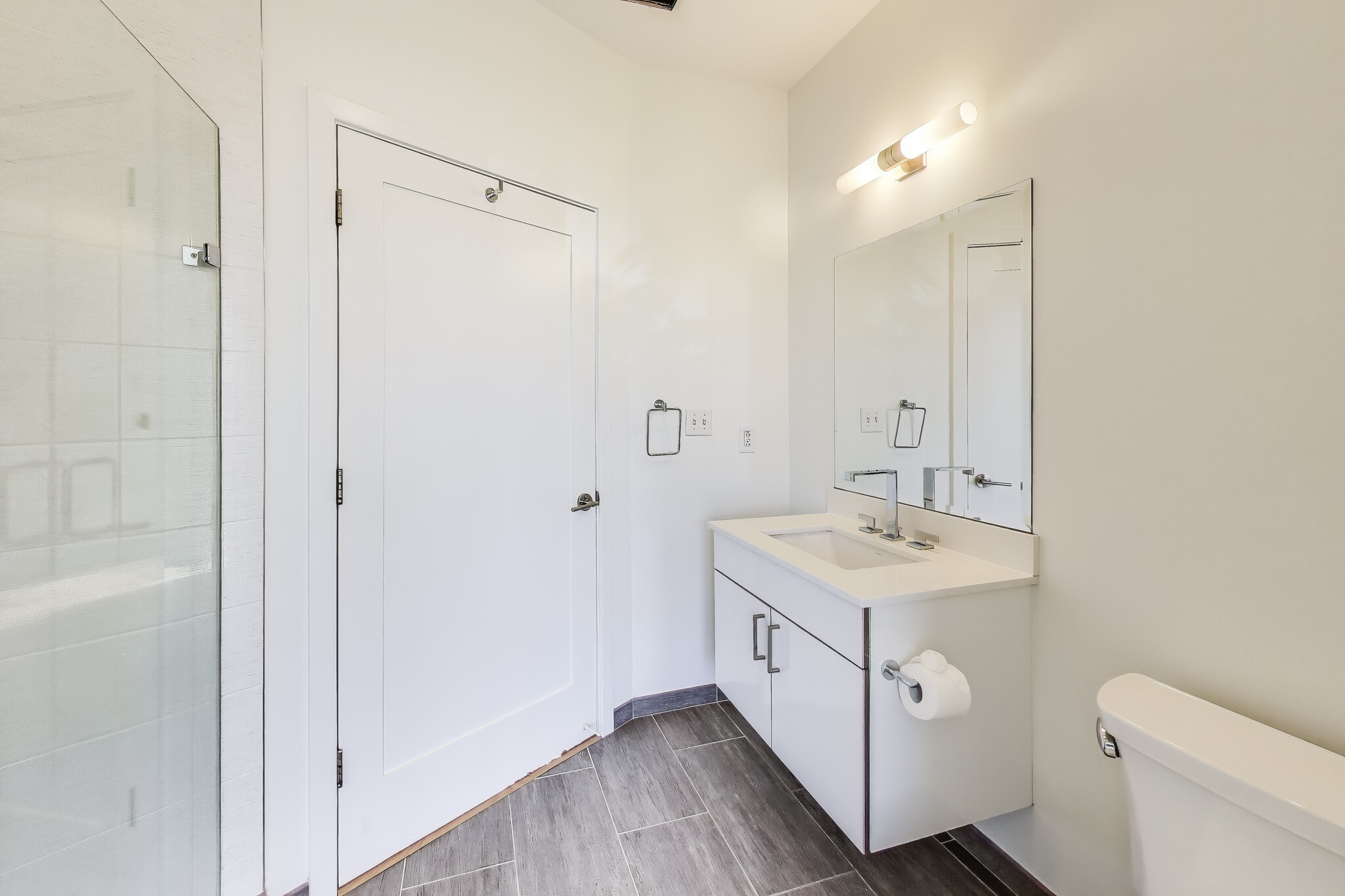 Building Photo - 1350 Maryland Ave NE