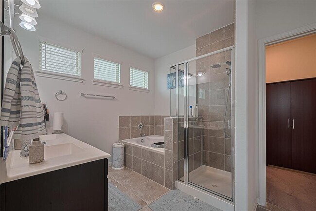 Building Photo - 14214 Singing Oaks Trl