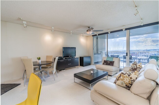 Building Photo - Furnished 1 Bed 1 Bath at Honolulu Park Place