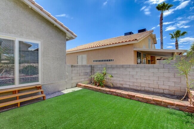 Building Photo - Recently Remodeled 3 Bedroom 2 Bathroom Town House