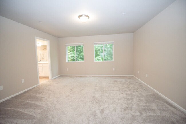 Building Photo - Nearly New Dupont Home 3bed and 2.5 Bath 1940 sq ft