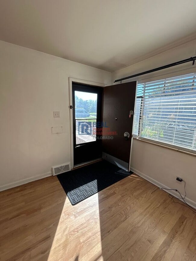 Building Photo - 1343 S Grant St