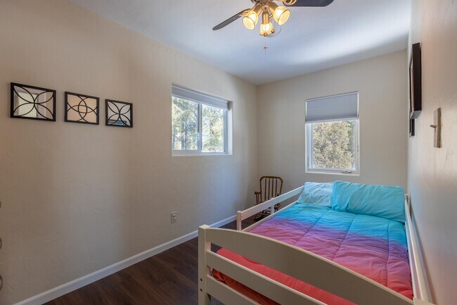 Building Photo - 1810 Shenandoah Dr