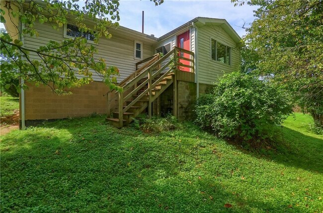 Building Photo - 194 Woodridge Dr
