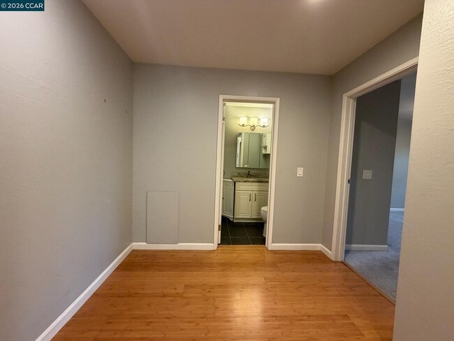 Building Photo - 94 Bayo Vista Ave