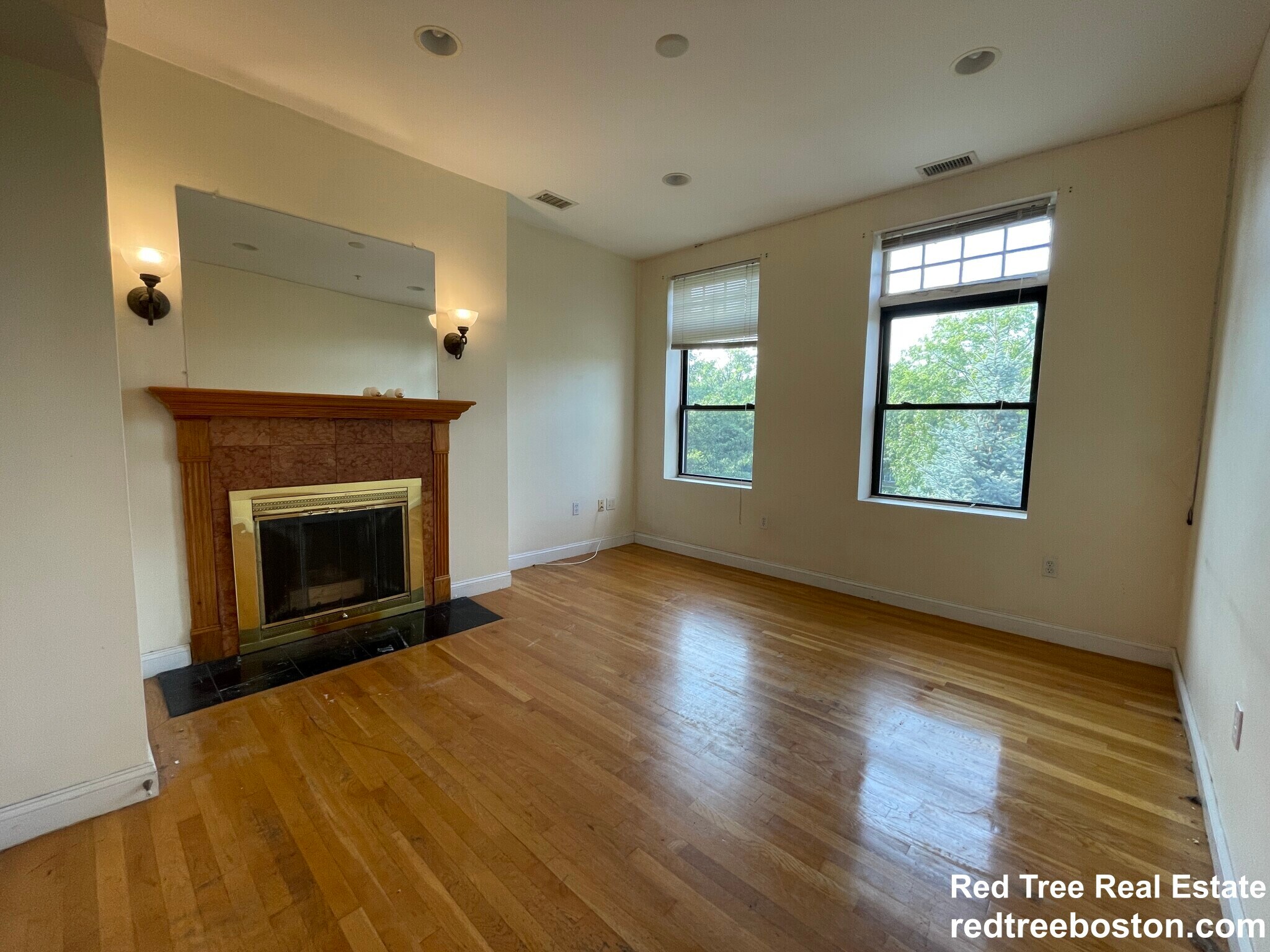 Building Photo - 1801 Beacon St