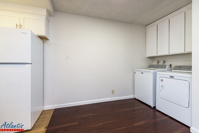 Building Photo - Olive 1178/1180